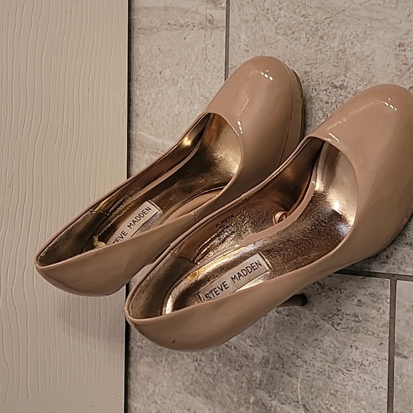 Heels - Picture 2 of 4